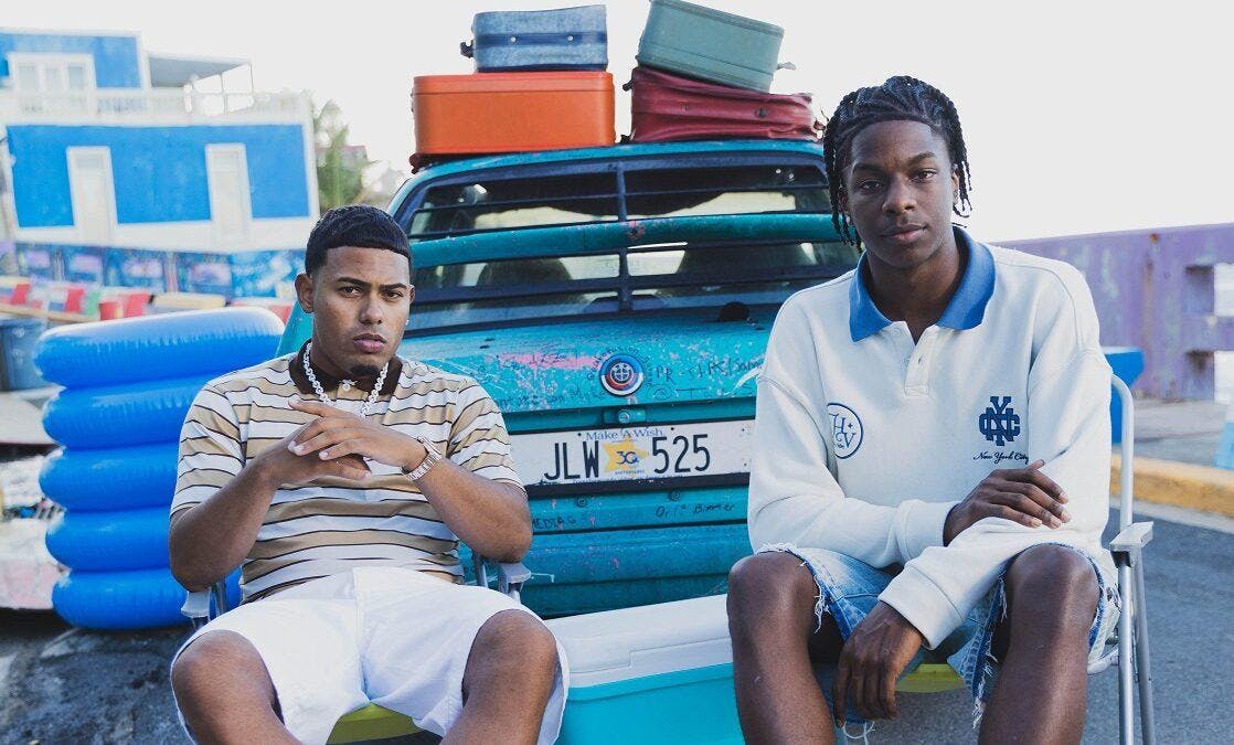 Junna consolida una nueva etapa con “You Know It’s Lovee”, su colaboración junto a Myke Towers