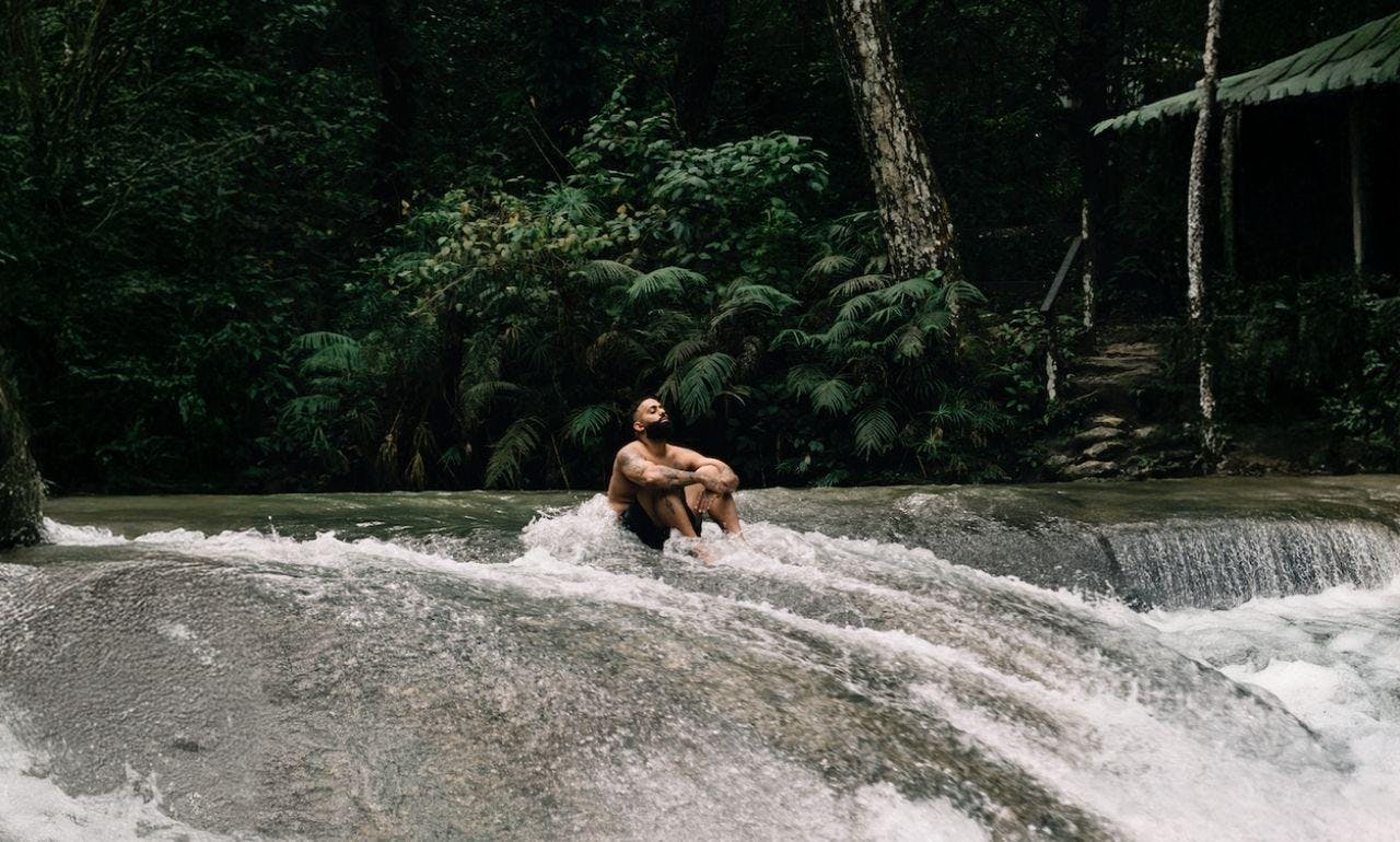 Eladio Carrión medita sobre la gratitud y la serenidad en “Buenos días”