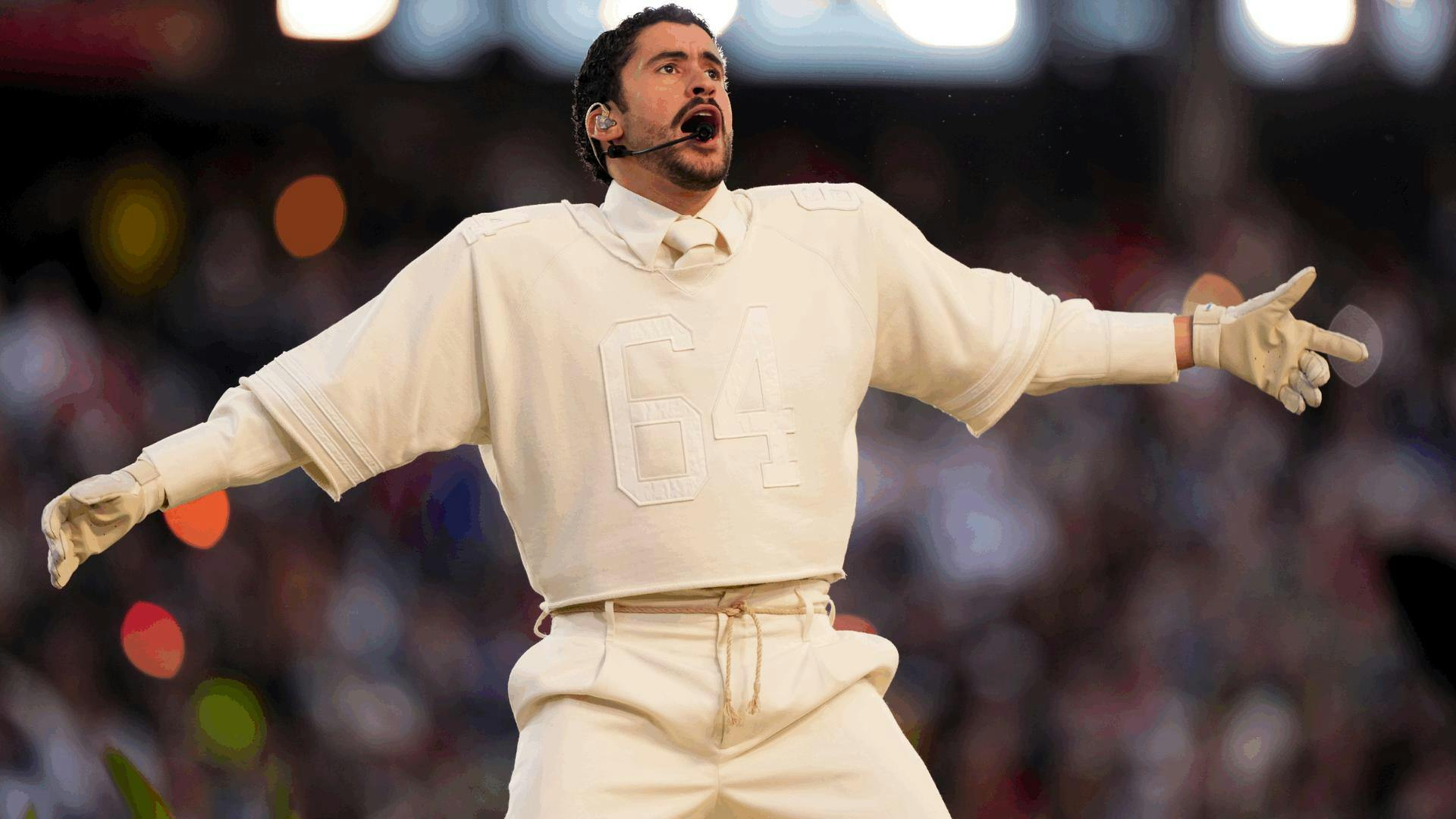 Bad Bunny llevó a su tío en el corazón: Revela el emotivo significado del '64' en su camiseta del Super Bowl