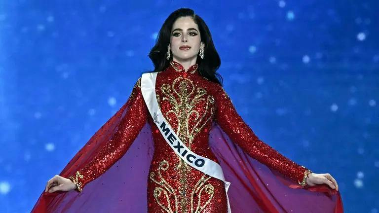 Fátima Bosch, actual Miss Universo, se desvanece en pleno desfile y enciende las alarmas