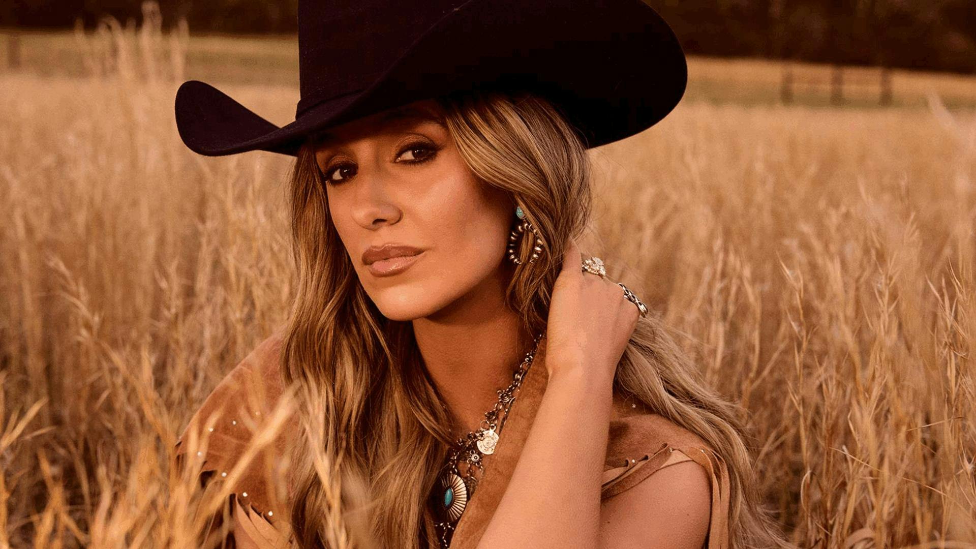 "Es mi querida amiga": Lainey Wilson habla sobre su vínculo con Dolly Parton desde Australia