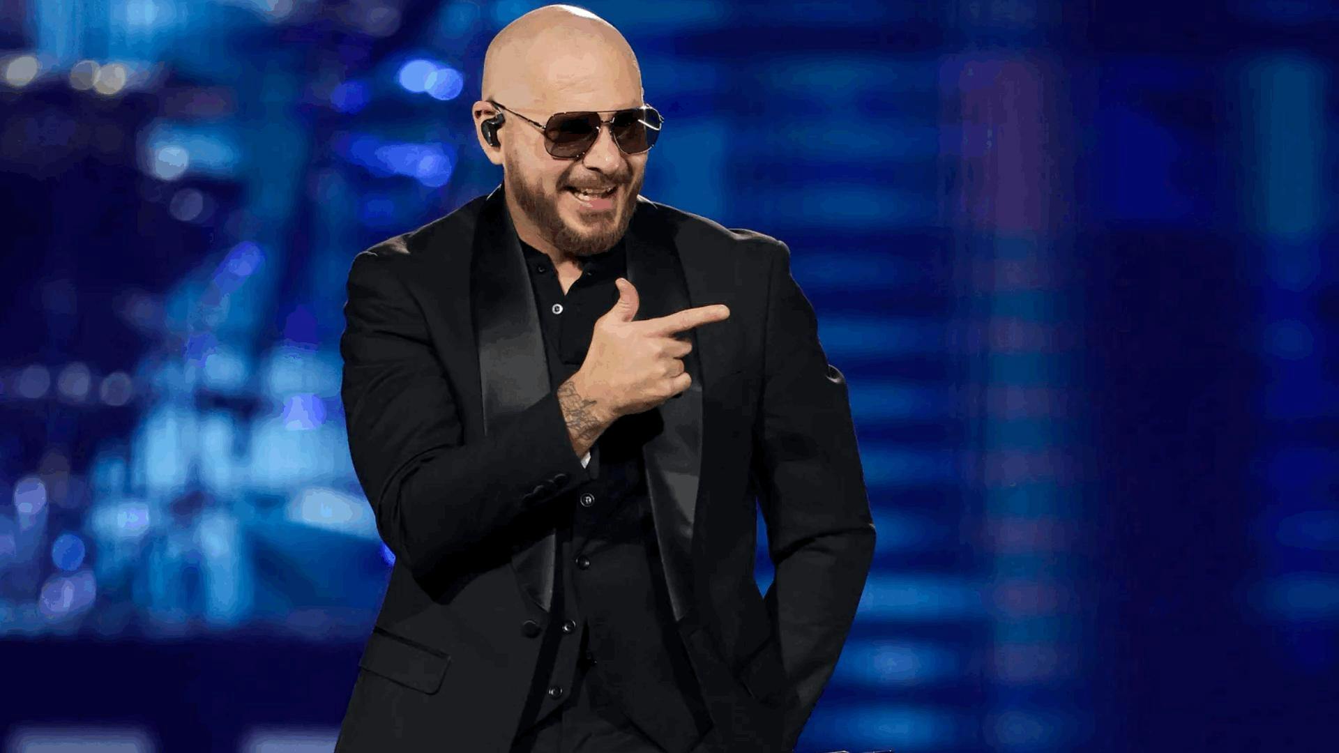 Pitbull buscará romper récord Guinness con miles de fans usando calvas en Hyde Park