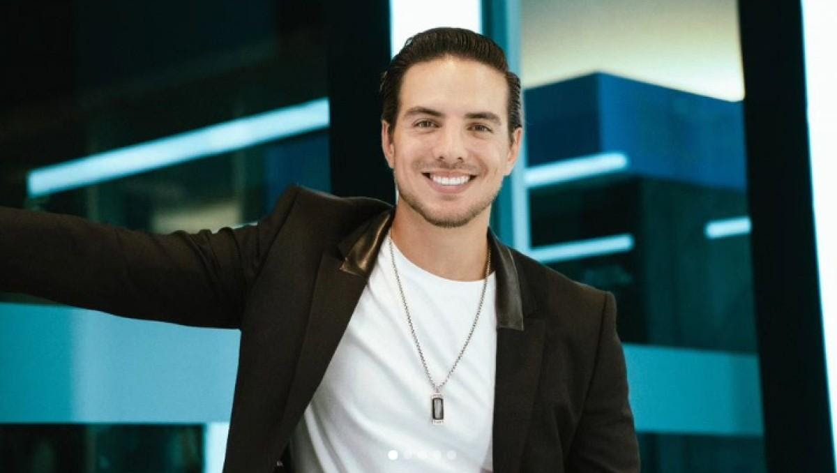 Vadhir Derbez dedica mensaje a sus hermanos y reafirma su unión familiar