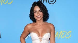 Aislinn Derbez desata polémica tras apoyar parodia de La Cotorrisa sobre la prensa