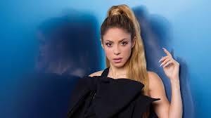 Shakira reacciona a una inesperada foto de Gerard Piqué en pleno concierto… ¡y se vuelve viral!