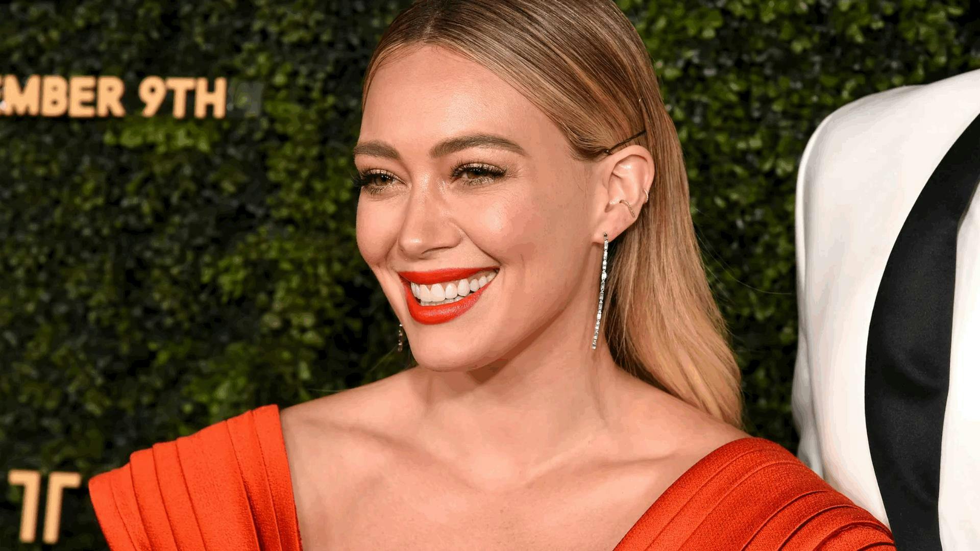 Hilary Duff regresa a la música después de 11 años con "Luck... or Something"