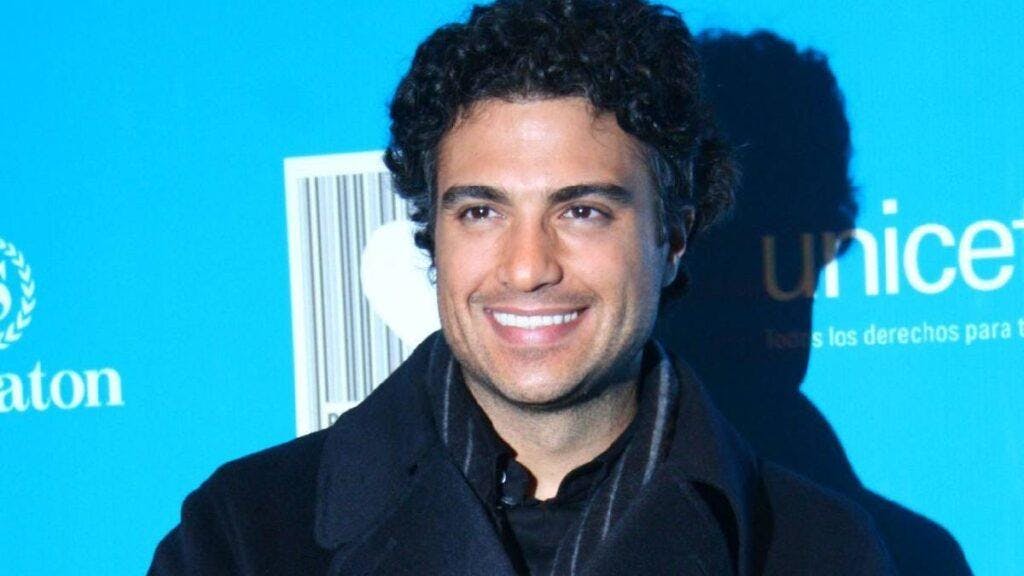 Jaime Camil regresa a México por la puerta grande con Matilda, el musical: ¡irreconocible como Tronchatoro!