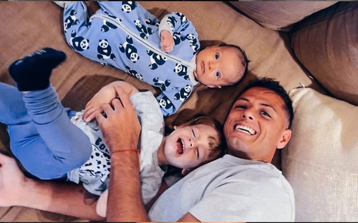 Javier ‘Chicharito’ Hernández comparte nuevas fotos del reencuentro con sus hijos