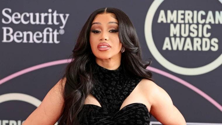 Cardi B da un giro atrevido a ‘Party in the U.S.A.’ de Miley Cyrus en el Little Miss Drama Tour