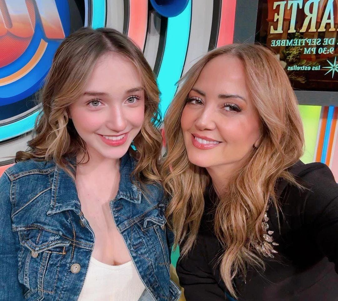 Andrea Legarreta comparte paseo familiar con sus hijas y su pareja en Coyoacán