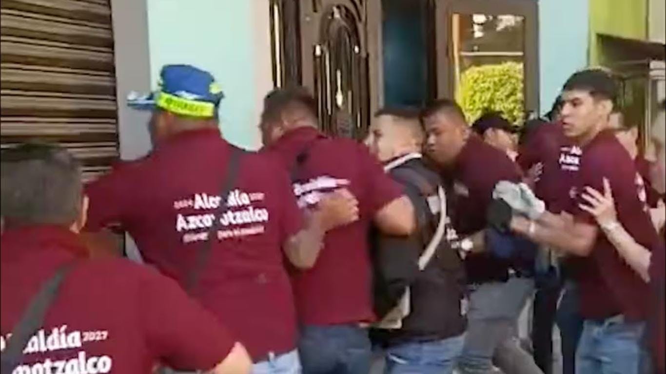Funcionarios de Azcapotzalco agreden a golpes a vecinos durante operativo arbitrario