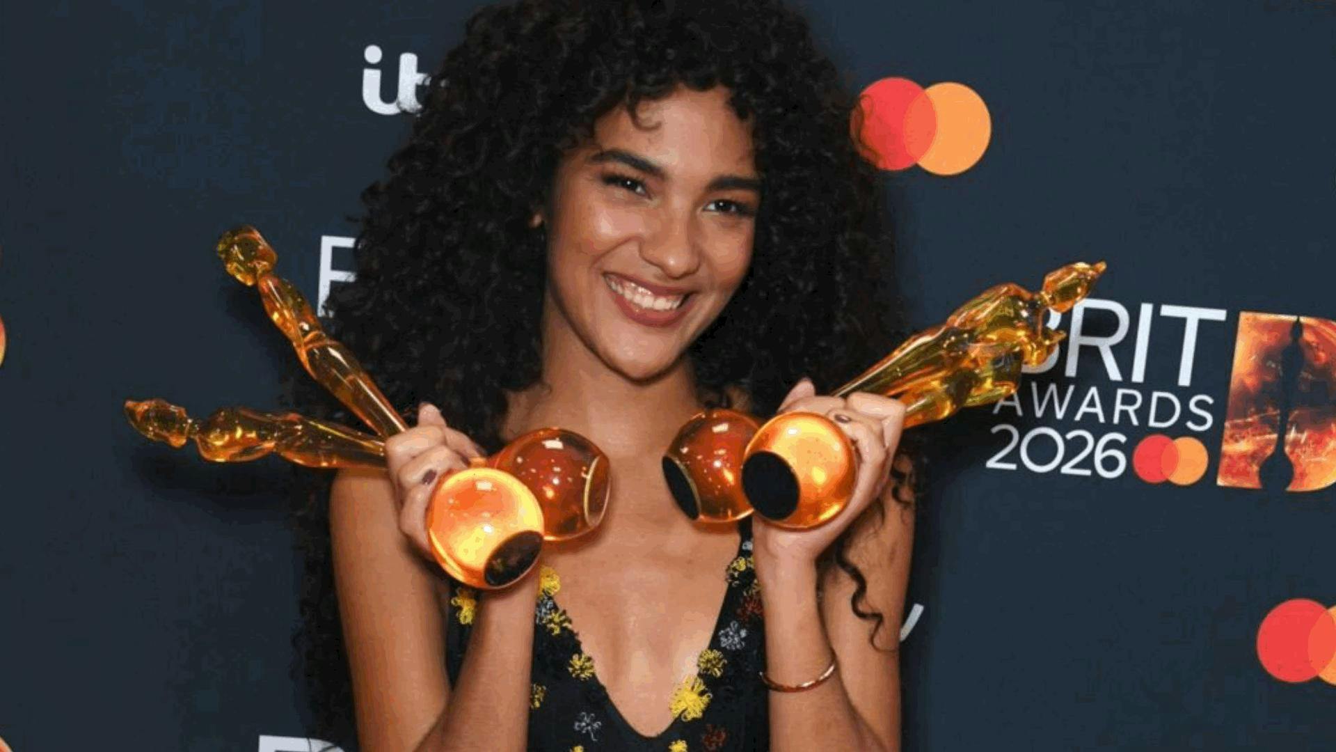 Olivia Dean arrasa en los Premios BRIT 2026 con cuatro galardones: Lista completa de ganadores