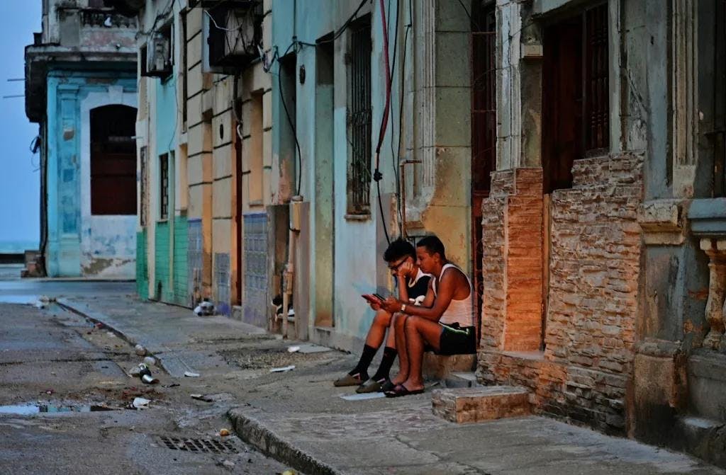 Crisis energética en Cuba impulsa a privados a importar combustible