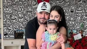 José Eduardo Derbez y Paola Dalay disfrutan visita al acuario con su hija Tessa