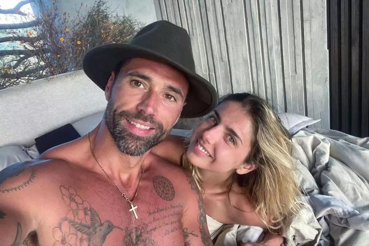 Matías Novoa se reencuentra con su familia en España y Michelle Renaud comparte el emotivo momento