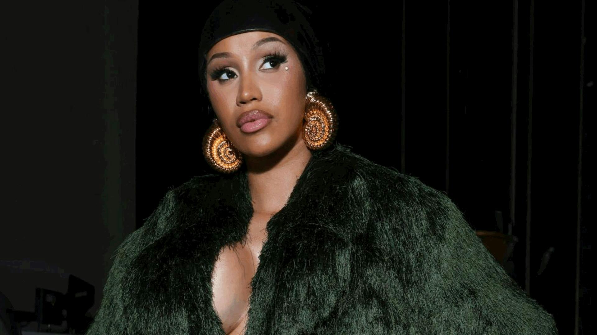 Cardi B prefiere gastar en clubes de striptease que en jets privados: “Me importa un carajo”