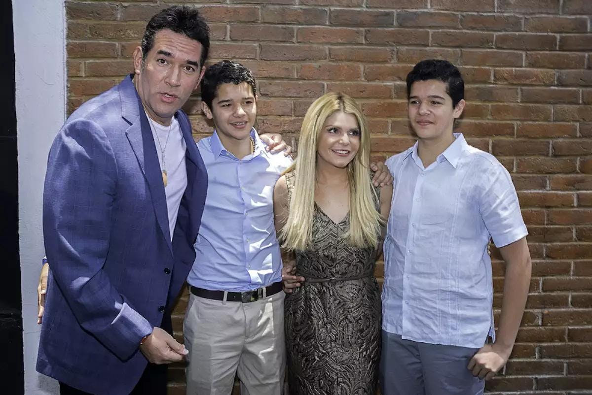 Eduardo Santamarina coincide por primera vez con su hijo en Televisa