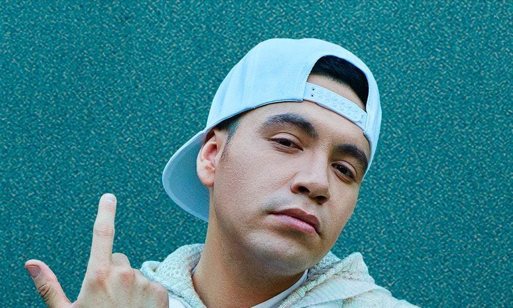 Raymix denuncia robo en pleno concierto y señala afectación a su equipo