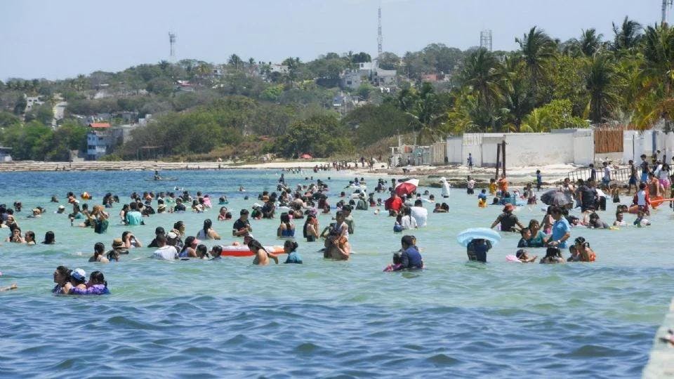 Cofepris: sólo una playa no es apta en Semana Santa