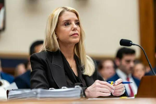 Trump destituye a Pam Bondi como fiscal general de Estados Unidos