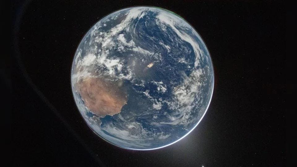 🌍 NASA publica imágenes de la Tierra desde la cápsula Orión