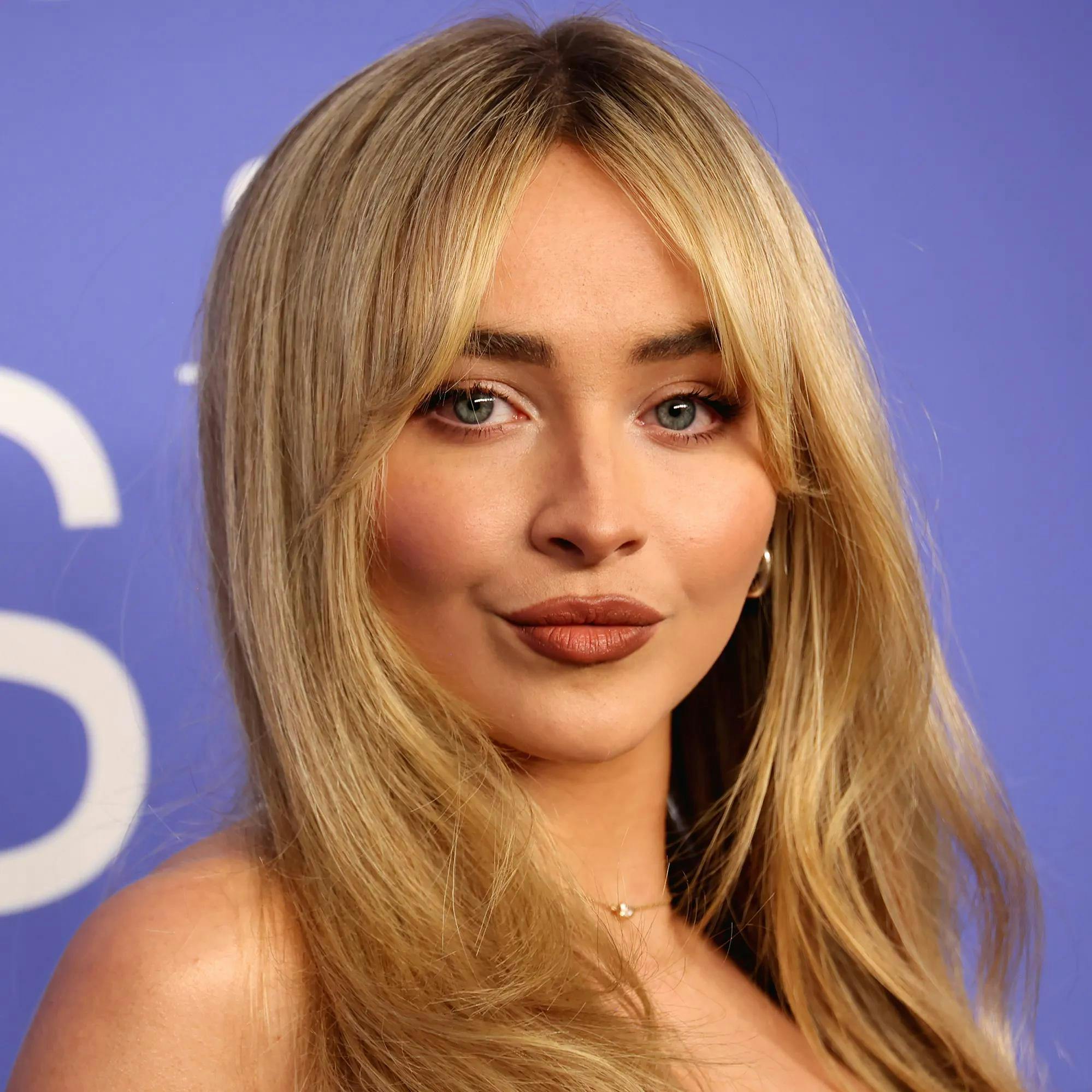 Sabrina Carpenter lanza “House Tour”, un video con estética retro y narrativa cinematográfica