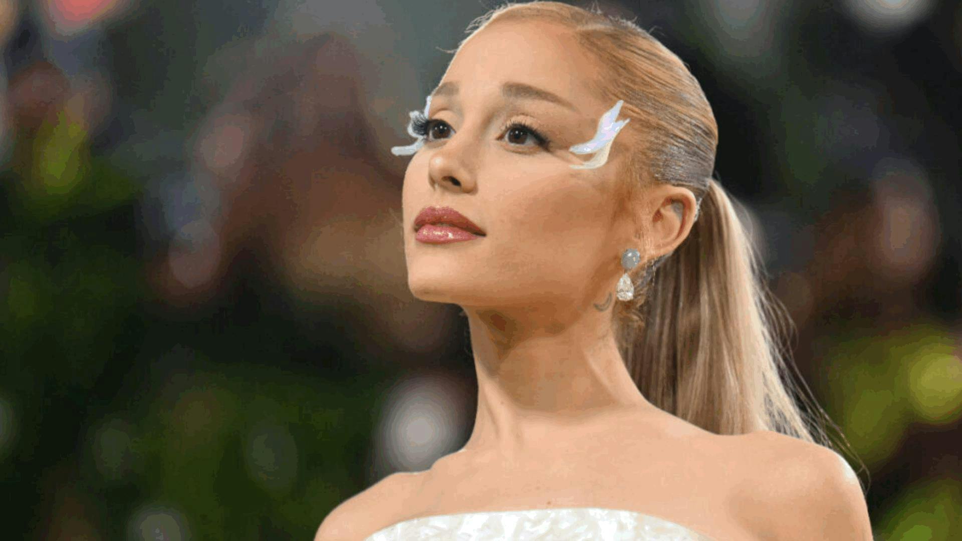 Ariana Grande revela que está de vuelta en el estudio y enciende rumores de un nuevo álbum