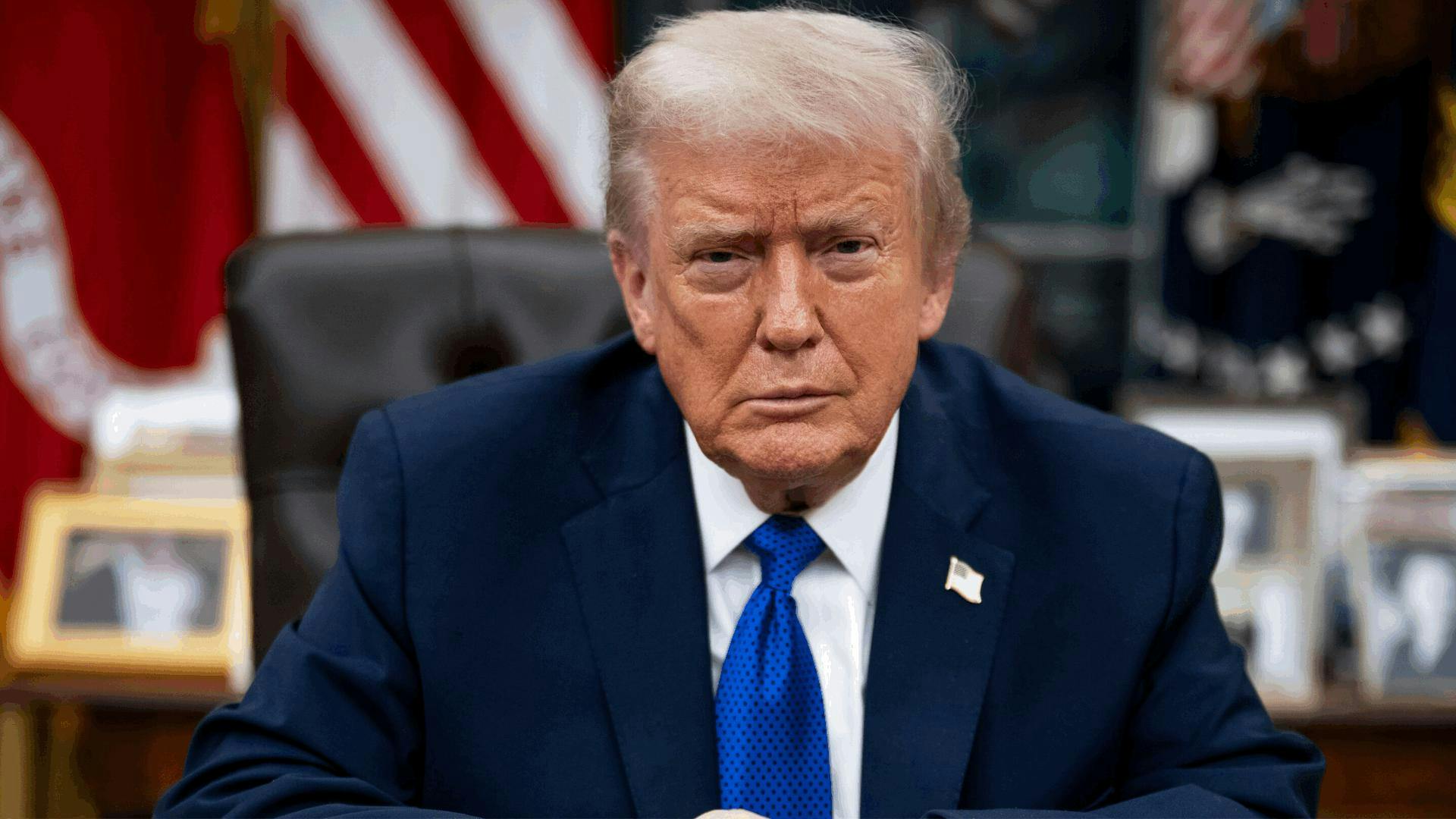 Trump amaga con aranceles del 50% a países que suministren armas a Irán y asegura que negociaciones están “en etapa muy avanzada”