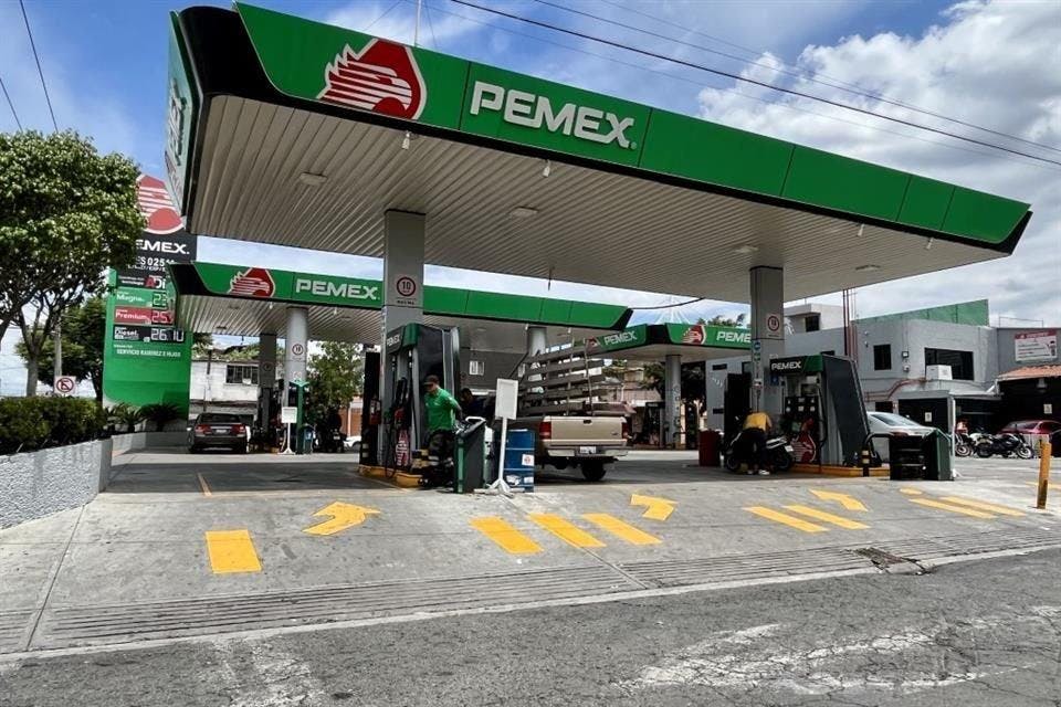 Derrame de diésel en Deer Park fue provocado por maniobra entre embarcaciones privadas: Pemex
