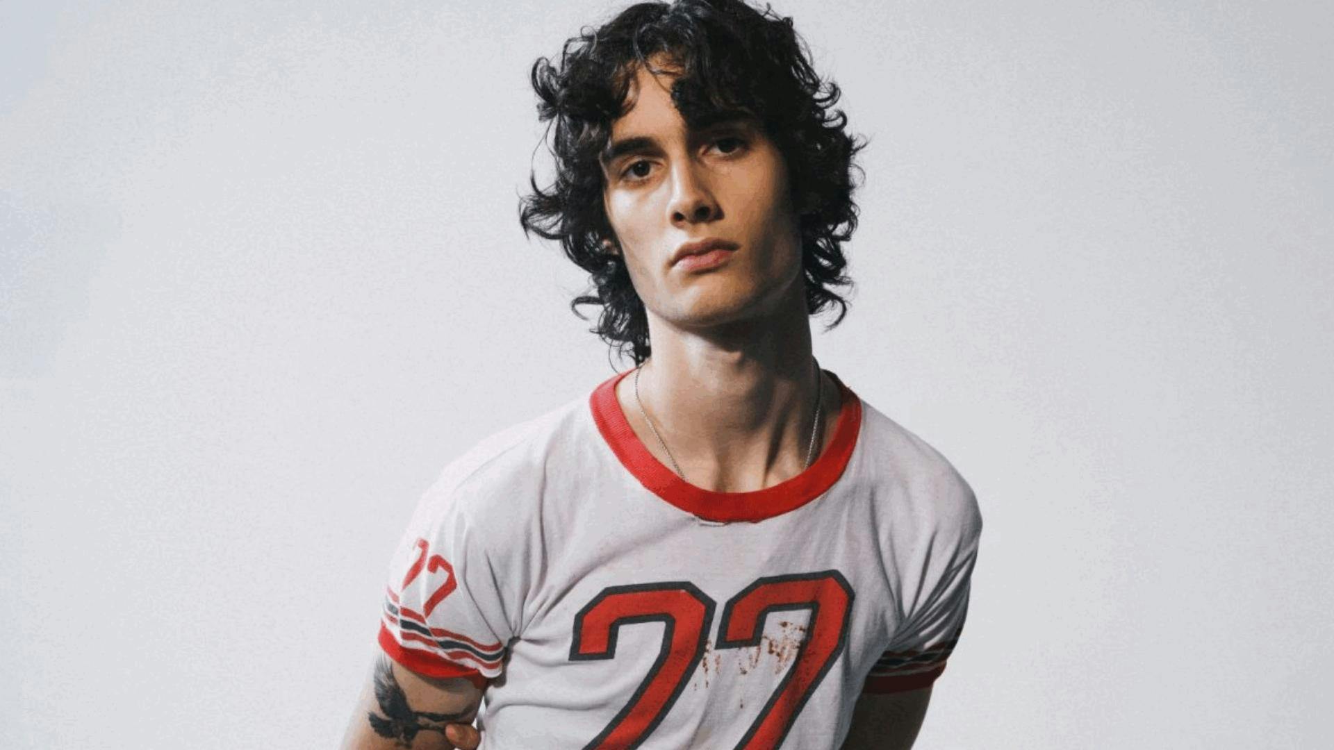 Sombr anuncia gira “You Are the Reason” por Norteamérica con 37 fechas tras su debut en Coachella