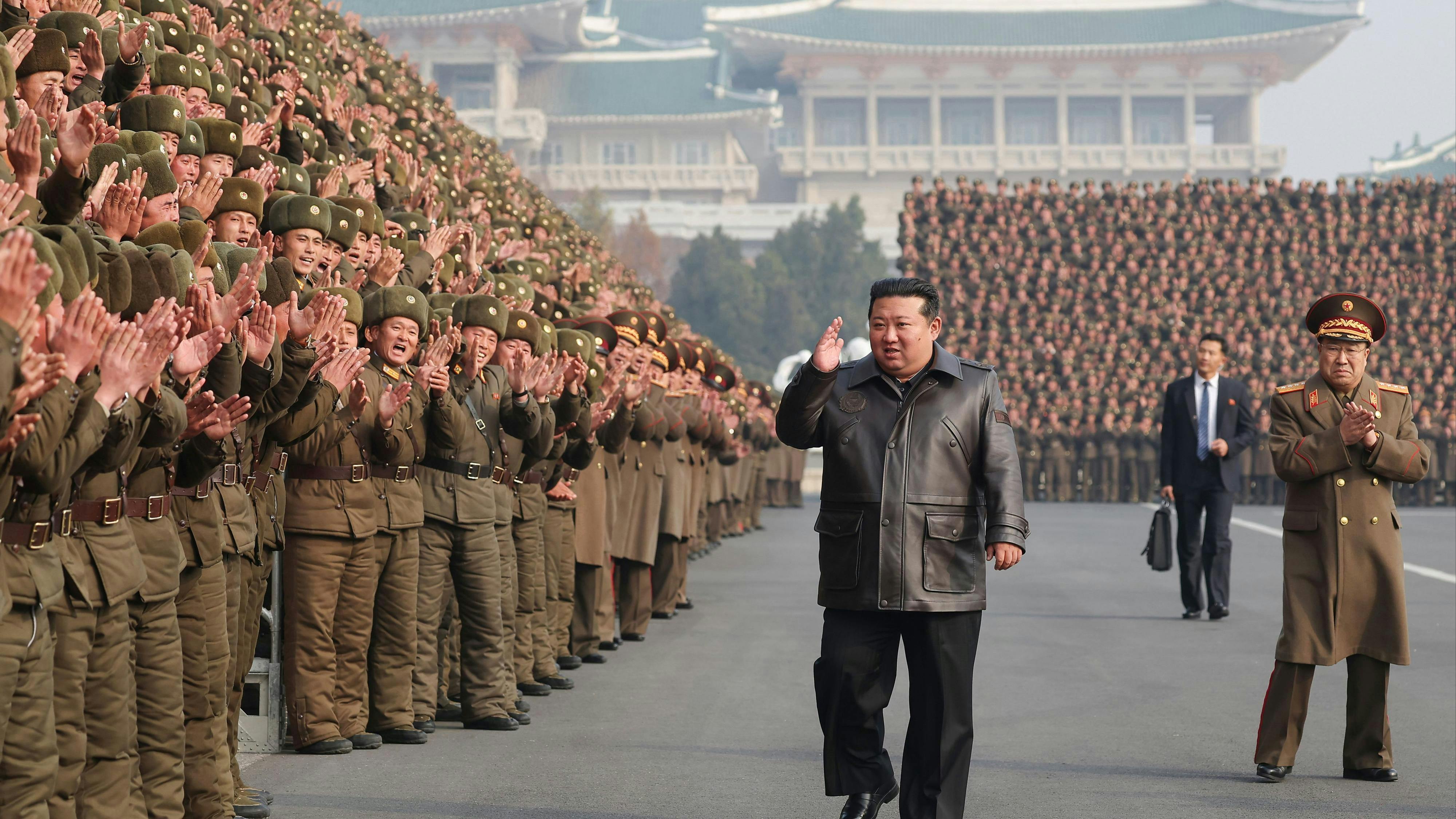 Corea del Norte lanza misiles balísticos y eleva tensión en Asia