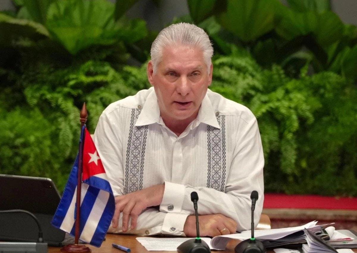 Presidente de Cuba rechaza acusaciones y advierte consecuencias de una intervención militar