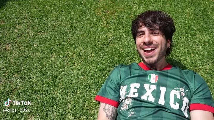 Gonzok llena el álbum del Mundial 2026… ¡con solo 1 peso!