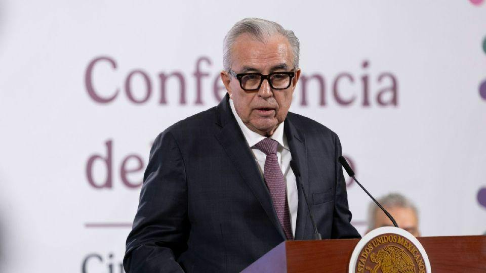 Rubén Rocha comparece ante la FGR tras acusaciones de vínculos con el narco