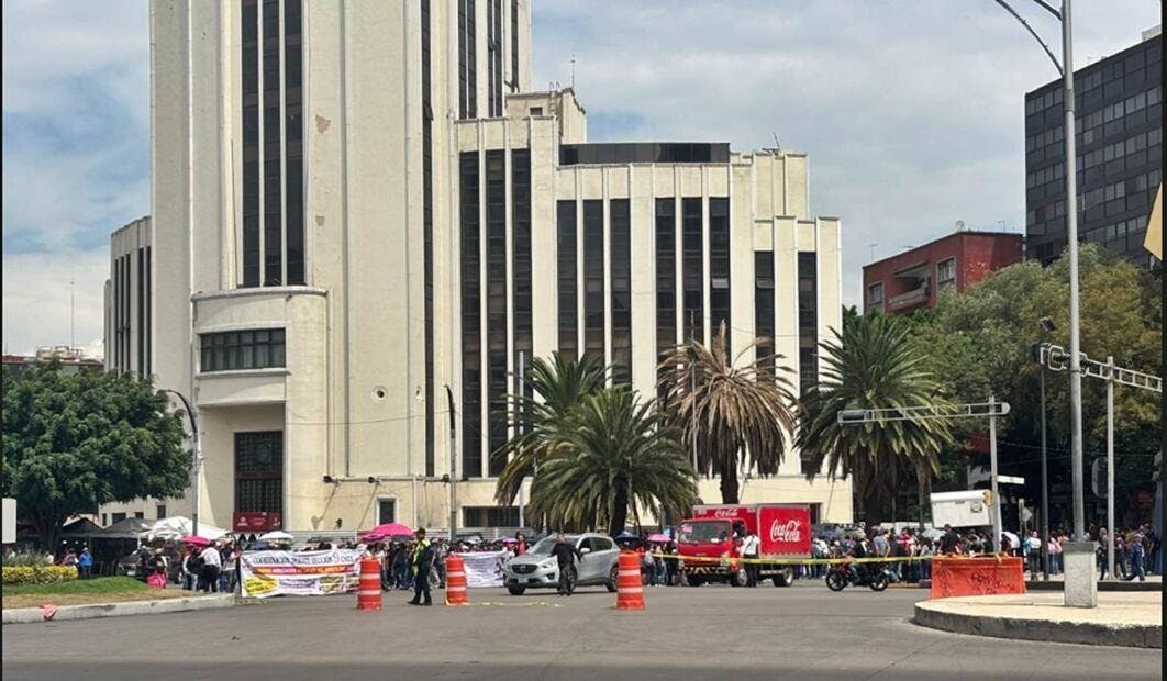CNTE bloquea Paseo de la Reforma y extiende protestas al aeropuerto de Oaxaca