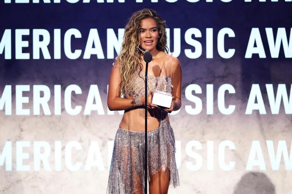 Karol G emociona en los AMAs 2026: “Mi vida tiene sentido gracias a mi música”