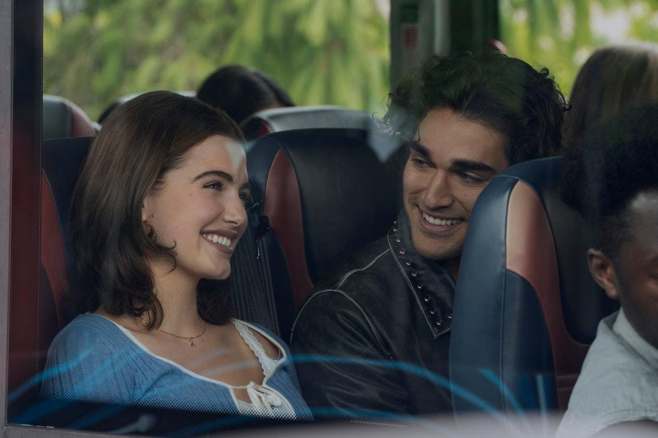 Ella Bright revela por qué Off Campus está conquistando al mundo del romance juvenil