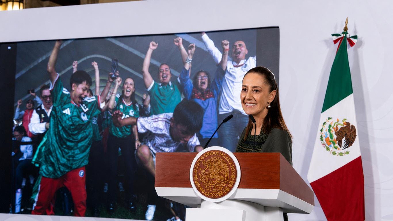 "El que apuesta contra México, siempre le va mal": Sheinbaum celebra el triunfo del Tricolor y lanza dardo político