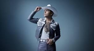 Aseguran que Christian Nodal podría demandar a su padre por el manejo de sus ganancias