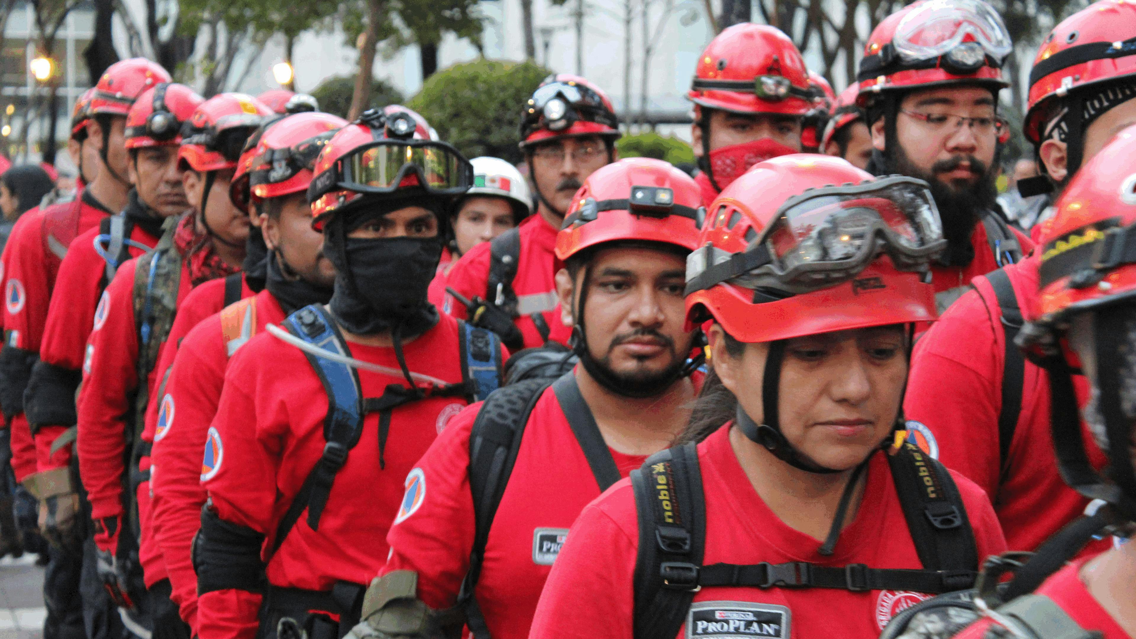 Topos de México llegan a Venezuela para apoyar labores de rescate tras los terremotos que dejan más de 900 muertos