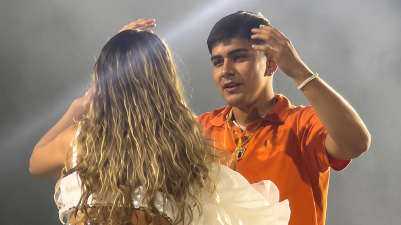 Susto en el escenario: Fanático burla seguridad y forcejea con Karol G durante concierto en Toronto