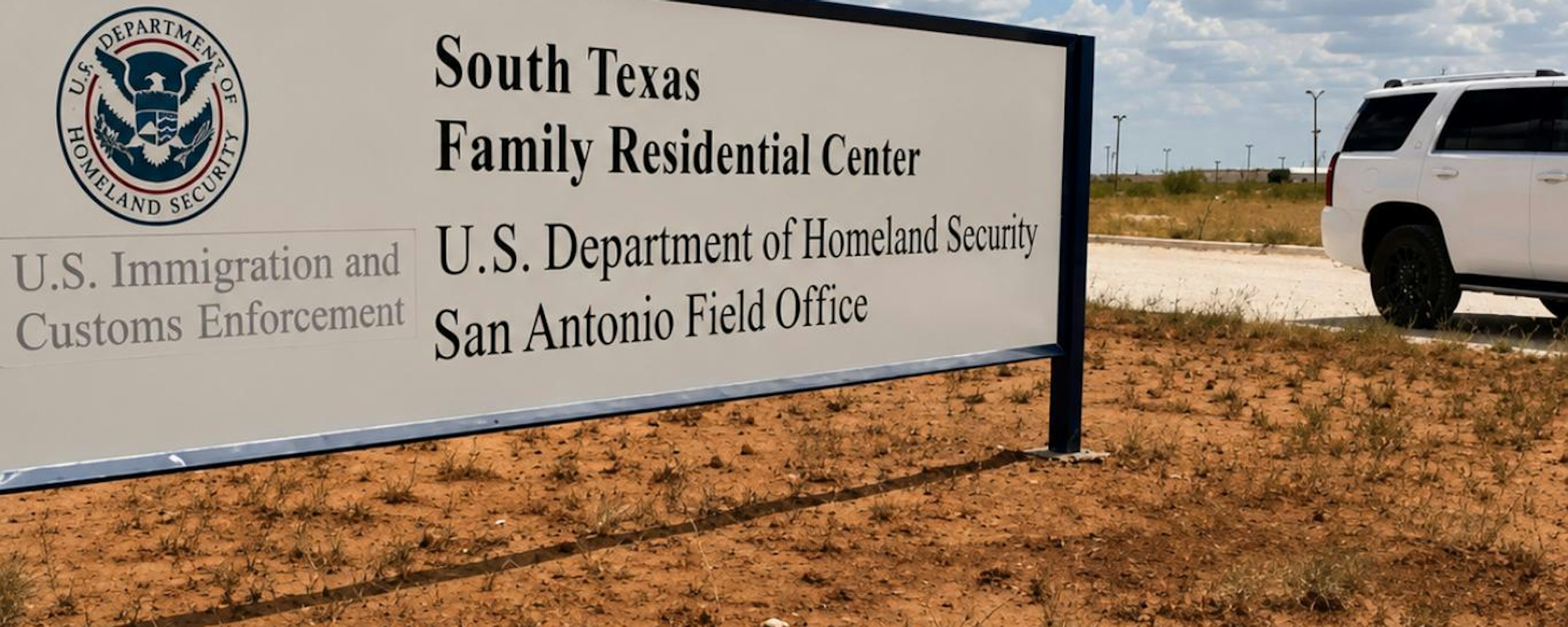 Gobierno de Trump otorga polémico contrato millonario a bufete sin experiencia para defender a niños migrantes