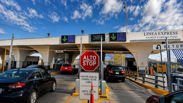 Cae flujo en cruces de Juárez y Tijuana por retiro masivo de visas a madres mexicanas