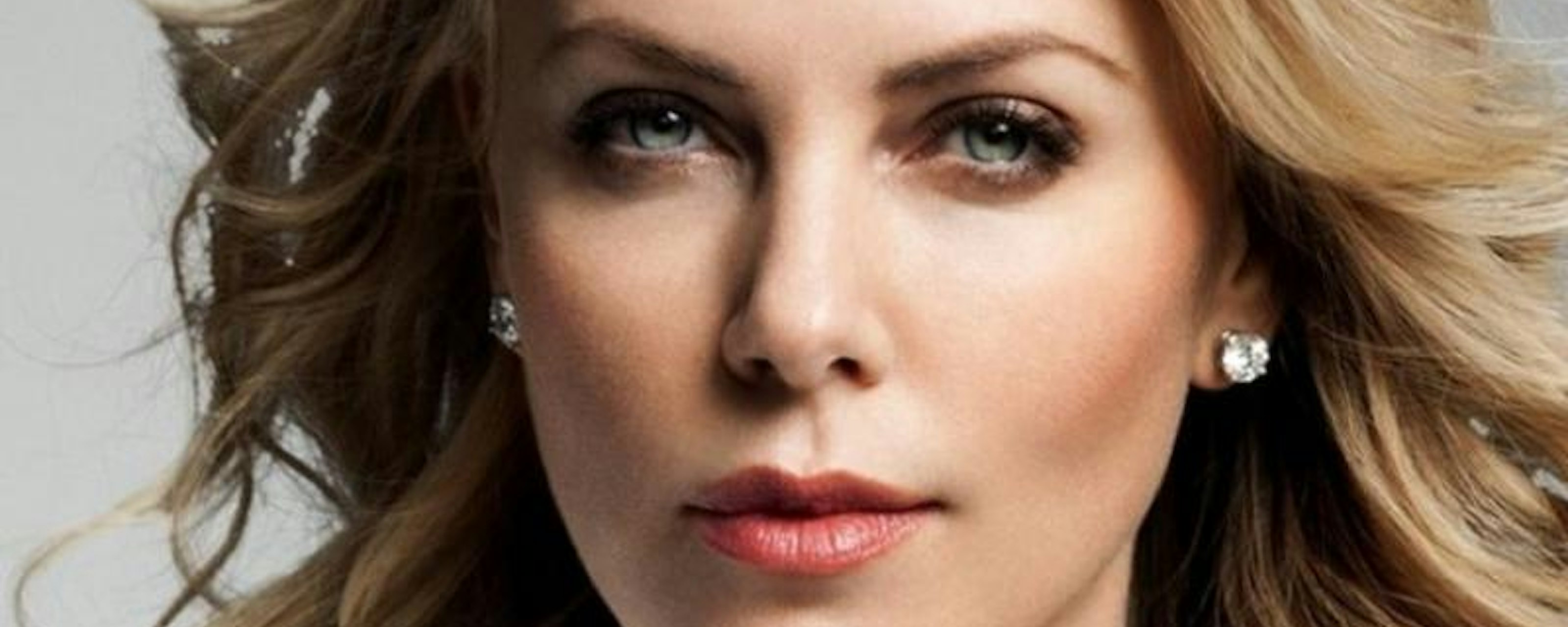 Una familia en el desierto: Charlize Theron recuerda cómo el elenco de 'Mad Max: Fury Road' ayudó a criar a su hija
