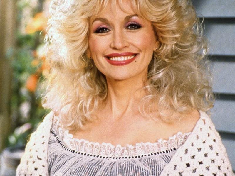 El último adiós a una leyenda: Hollywood rinde un emotivo homenaje a Dolly Parton tras su fallecimiento a los 80 años
