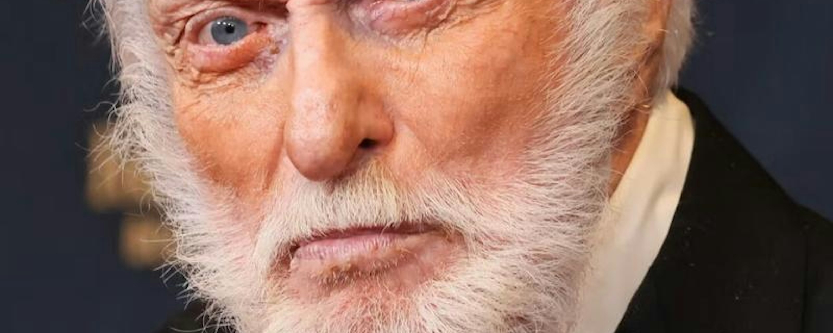 La inagotable juventud de una leyenda: Dick Van Dyke desafía al tiempo con su impactante rutina de ejercicio a los 100 años