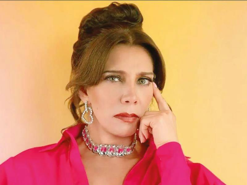 En el ojo del huracán: Especialista desmiente que la enfermedad de Hashimoto cause los arranques de Cynthia Klitbo en 'LCDLFMX'