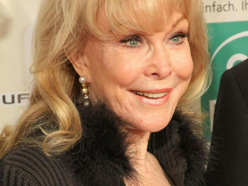 ¡Alarma en Hollywood! Barbara Eden, la inolvidable 'Bella Genio', cancela festival de cine por "una enfermedad repentina" a sus 95 años