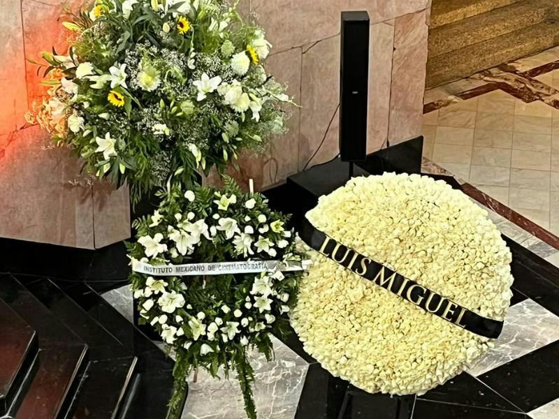 Las exigentes instrucciones detrás de la imponente corona de 1,300 rosas que Luis Miguel dedicó a Silvia Pinal