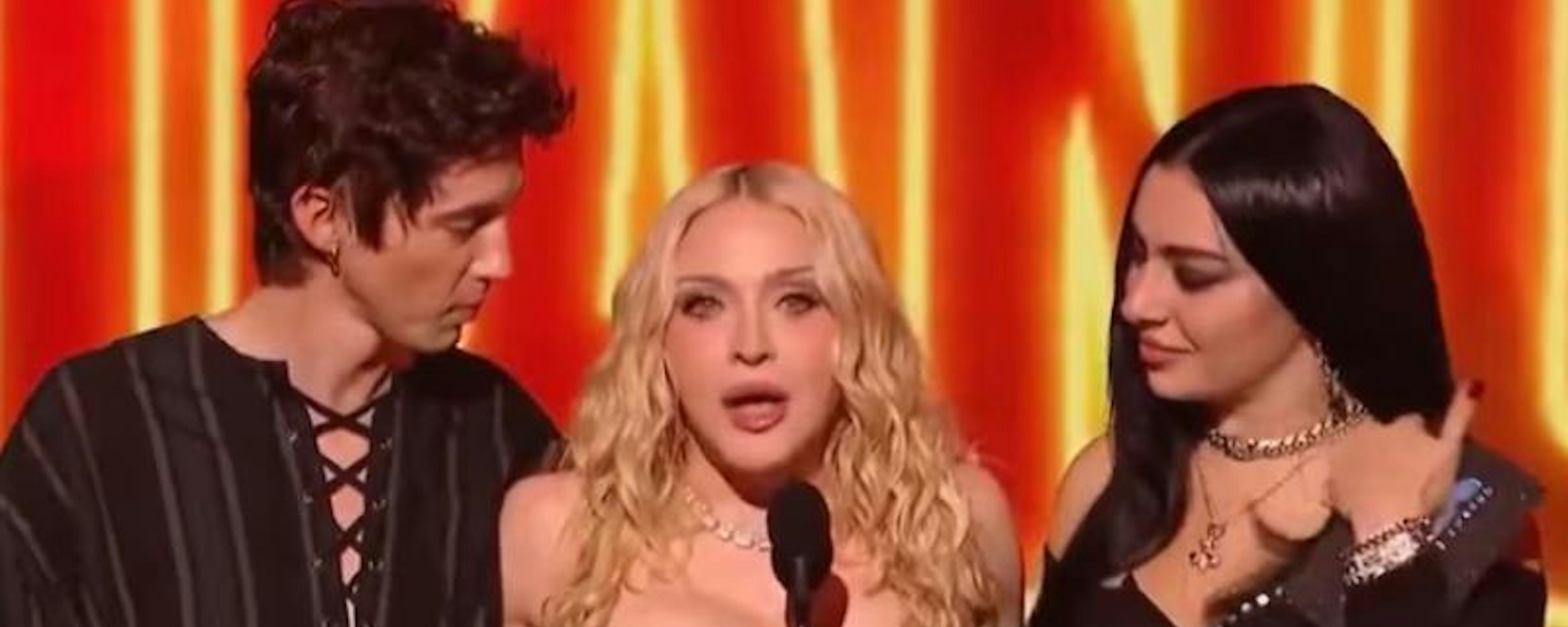 ¡Alarma y conmoción mundial! Madonna protagoniza un angustiante y confuso momento en los MTV VMAs 2026: “Qué vergüenza, no tiene ni idea”